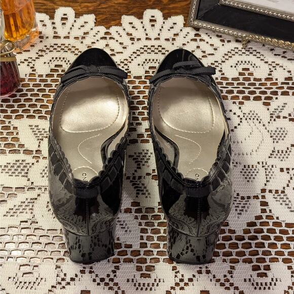 EUC Bandalino Black Patent Leather Scalloped Bow Pumps BD7Oceanna, US Women's 6M - Picture 4 of 8
